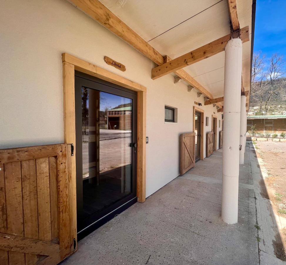 La Petite Auberge Insolite Saint-Affrique Extérieur photo